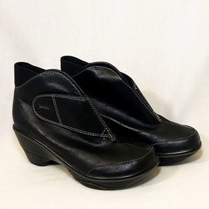 Jambu Booties Size 8